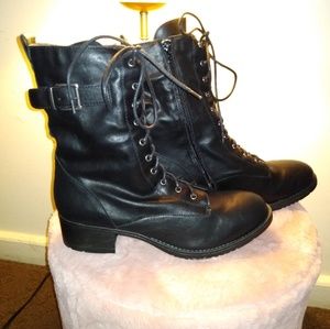 *BRAND NEW*....Combat style boots
